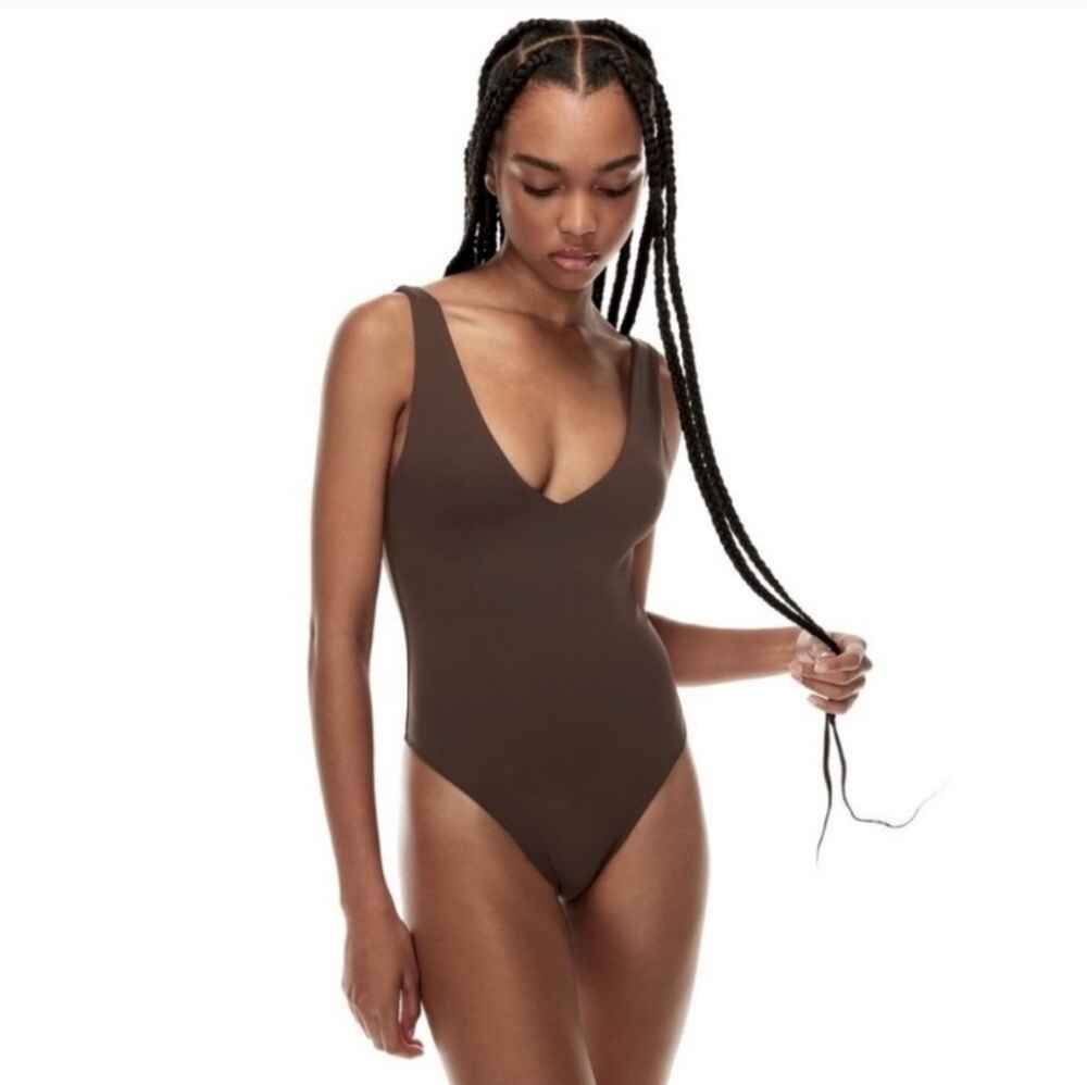 Aritzia Babaton Contour V-Neck Minimalist Bodysuit Brown Coffee Bean Sz XL